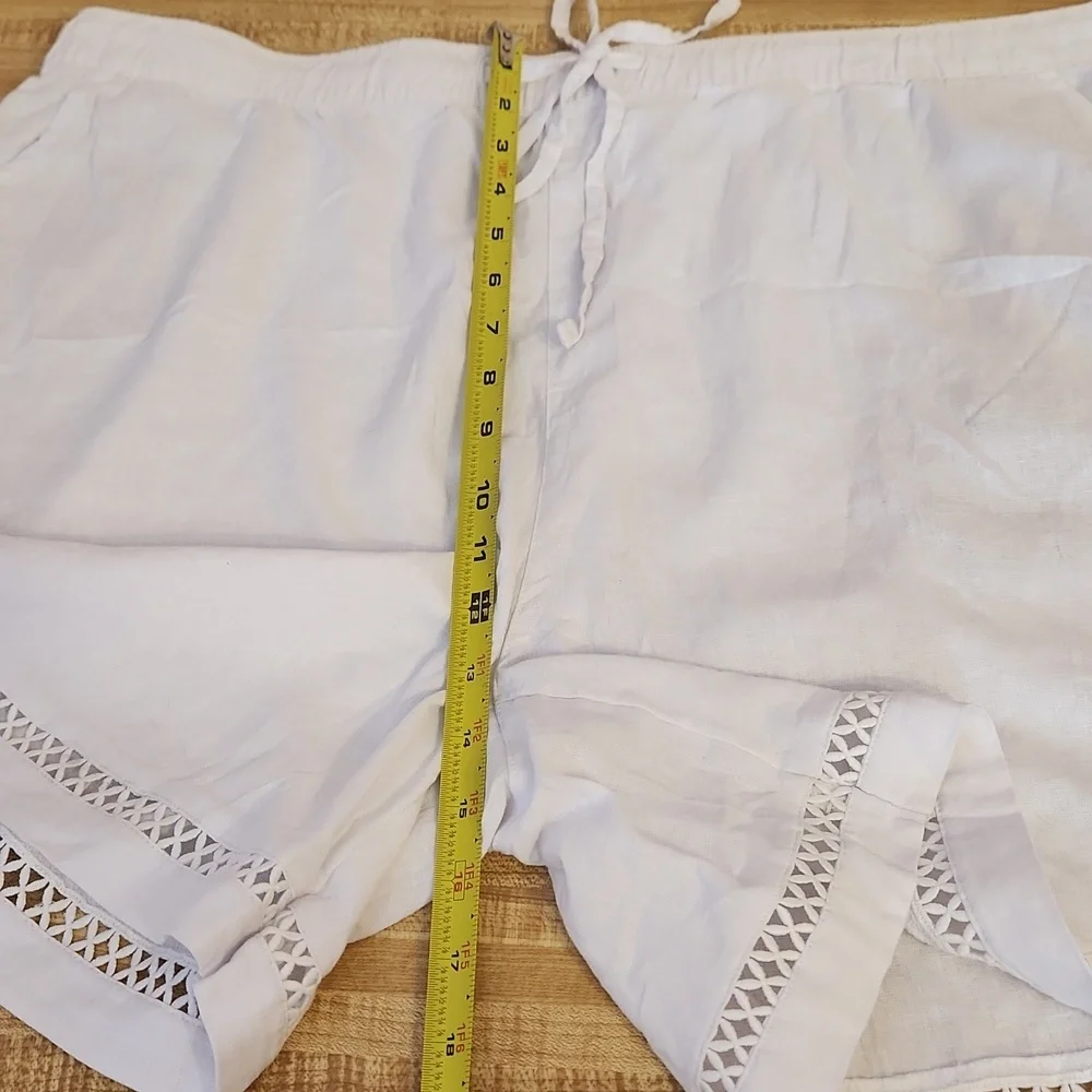 JOIE Women’s Linen Blend White Shorts with Eyelet Trim Along the Hem, size 1X